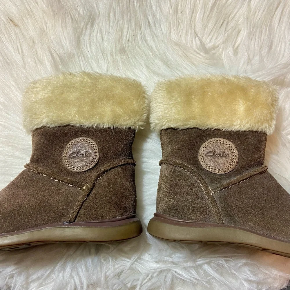 CLARKS suede faux fur toddler boots